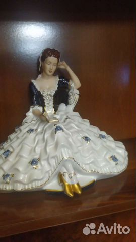 Фарфоровая статуэтка