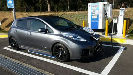 Бампер передний Nissan Leaf GTR-style azeo