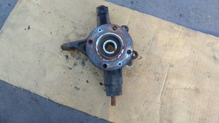 Кулак передний правый Ситроен С4 Пикассо