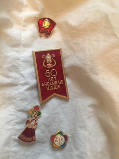 Продаю значки за все