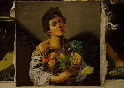 Ragazzo con il canestro di frutta