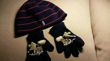 Набор для мальчика шапка и перчатки
