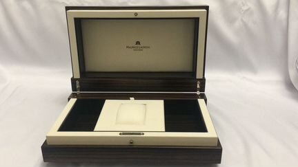 Оригинальная шкатулка для часов Maurice Lacroix
