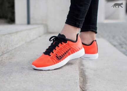 W кроссовки nike lunaracer +3 us-8.5 RU-39
