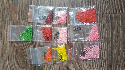 Стразы и инструменты для алмазной вышивки