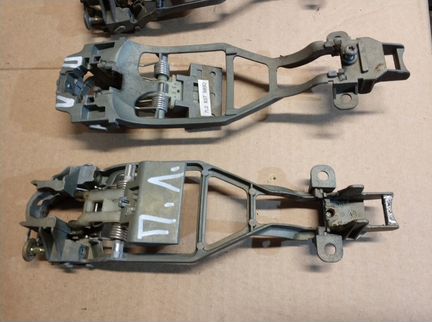 Кронштейн ручки двери VW Туарег Порш Каен