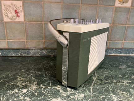 Bang & Olufsen Beolit 700