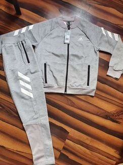 Спортивный костюм Adidas новый 140 р
