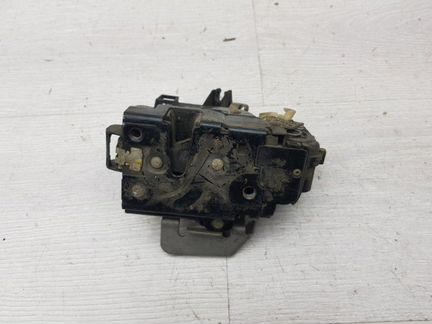 Замок двери передний правый Audi Allroad C5 ARE