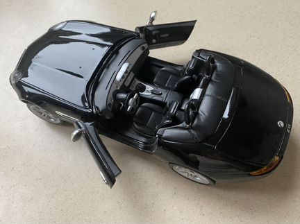 Модель 1:18 автомобиля BMW Z8
