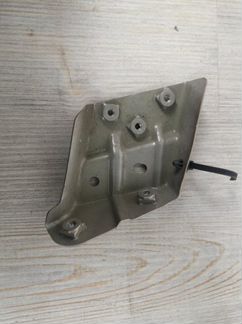 Кронштейн крыла передний левый Vw Touareg 7P