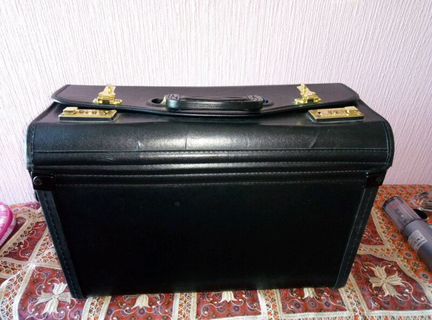 Кожанные портфели и папки