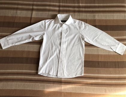 Брюки, рубашка и бабочка