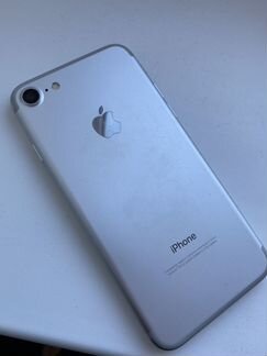 Телефон iPhone 7