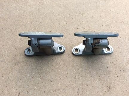 Петля двери передней левой Mercedes w164 W251 ML