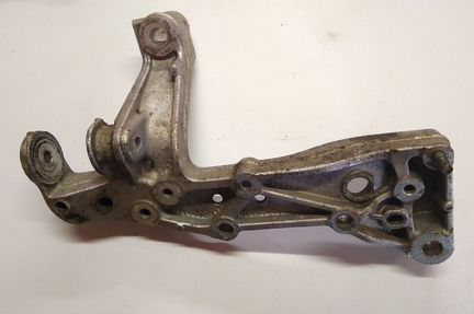 Ухо подрамника (консоль) LH Skoda Volkswagen