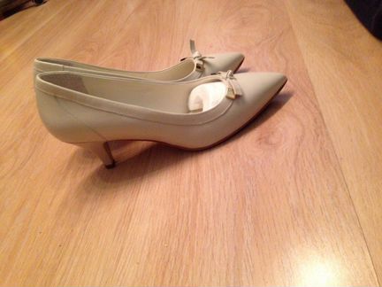 Новые белые туфли р-р 39