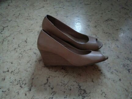 Классические бежевые туфли из Америки