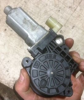 Моторчик двигатель стеклоподьемника Хендай Гетц