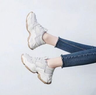 Кроссовки женские