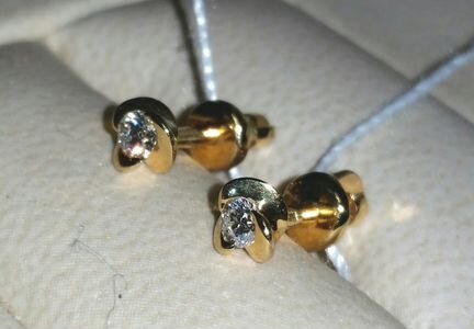 Серьги-пусеты золотые с 2 бриллиантами (Россия)