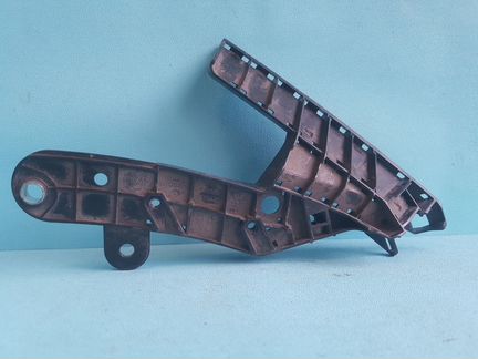 Кронштейн бампера передний правый Nissan Teana L33