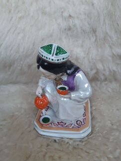 Фарфоровая статуэтка