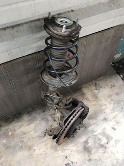 Стойка амортизатора Тойота Аурис Toyota Auris