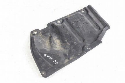 Пыльник моторного отсека левый Toyota Prius