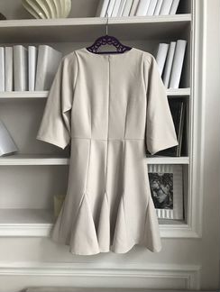 Платье нюдового оттенка