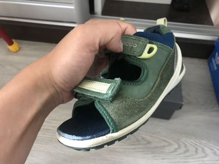 Ессо босоножки 25р