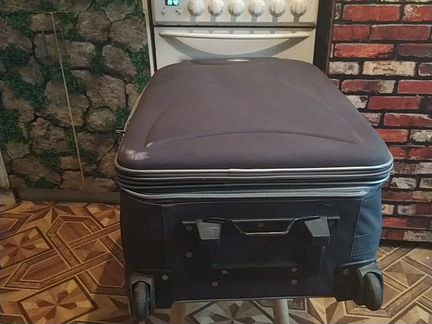 Чемодан на колесах