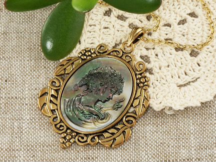 Камея Перламутровая №8 (30х40мм)