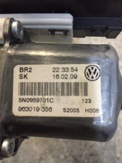 Мотор стеклоподъемника задний левый Volkswagen
