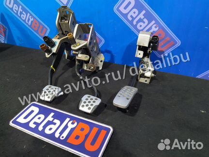 Педаль сцепления Nissan 350Z Infiniti G35 Coupe