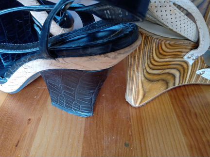 Босоножки две пары