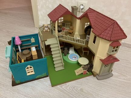 Дом Sylvanian Families со светом,мебелью и семейст