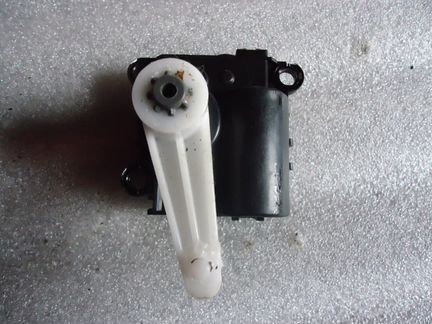 Привод заслонки отопителя Hyundai Genesis G80