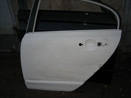 Дверь задняя левая Honda Civic 8 4D