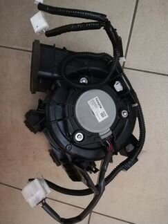 Вентилятор охлаждения батареи Toyota Prius 4 2017