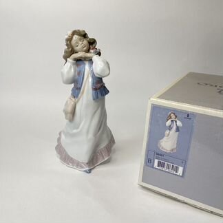 Статуэтка Lladro девушка в венке