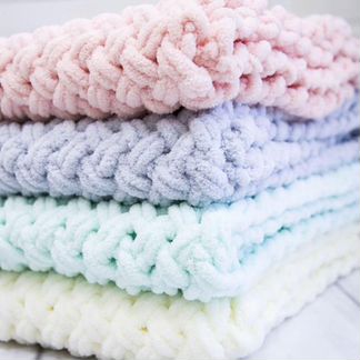 Вяжу плюшевые пледы