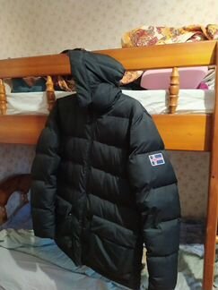 Пуховик sonner af vinden