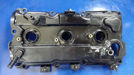 Клапанная крышка прав. Nissan двс VQ25