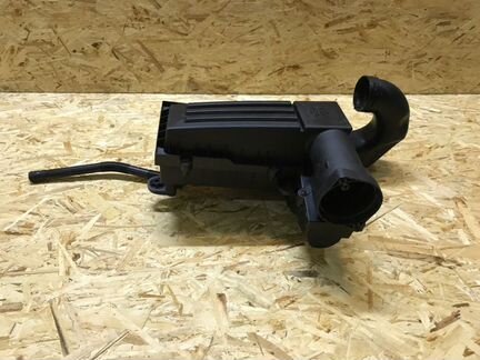 Корпус воздушного фильтра Skoda Superb седан cdab