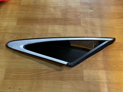 Задняя форточка Jaguar XJ