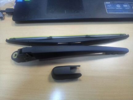 Поводок стеклоочистителя задний Mitsubishi Pajero