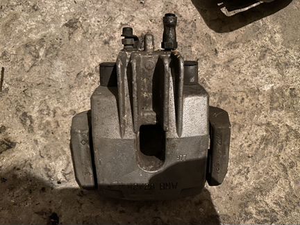 Суппорт тормозной задний правый BMW e60