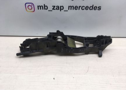 Крепление замка двери Mercedes W203