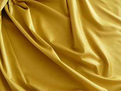 Атлас хлопок. Ткань атлас сатин. Желтый атлас ткань. Горчичная ткань. Ткань горчичного цвета.